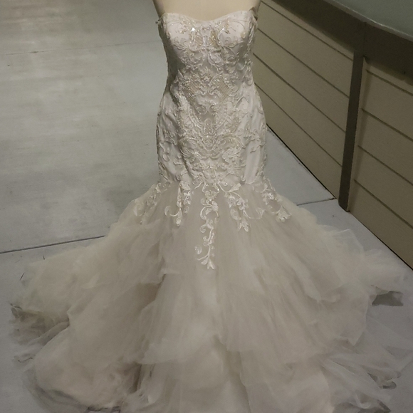 Tule Mermaid Oleg Cassini Wedding Dress in Ivory - Picture 2 of 16